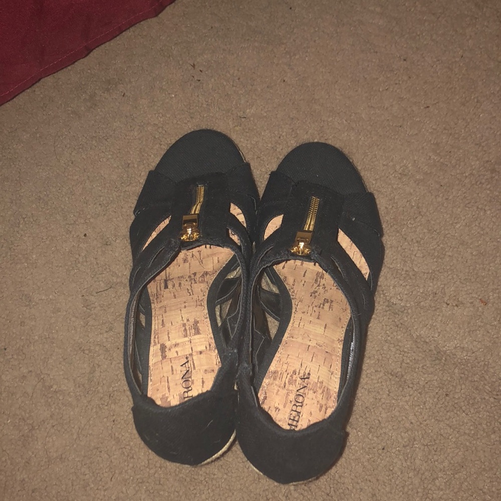 Super cute black wedges!